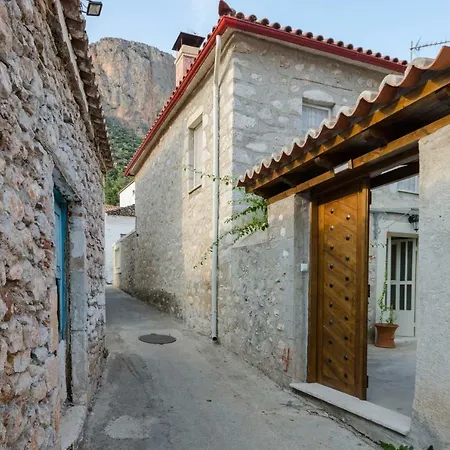 Modern Private Stone House In Center Feriehus